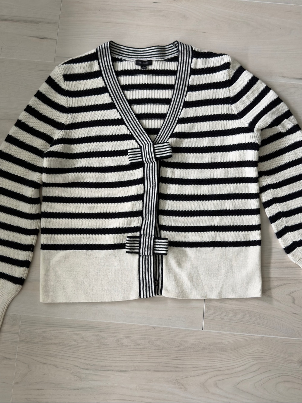 BOW FRONT TEXTURE STITCH
CARDIGAN - FRENCH STRIPE